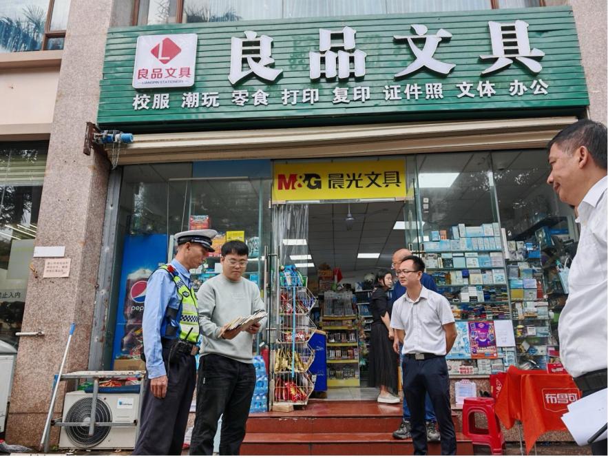 海口市美兰区开展“扫黄打非+护苗”联合行动 净化校园周边文化环境 打字复印